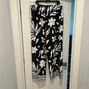 NWT Worthington size 18 Floral Black and White Women's Wide Leg Dress Pants